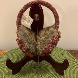 Feminine,fluffy, flirty & warm,the chic & fashionable Ear Muffs always deliver.